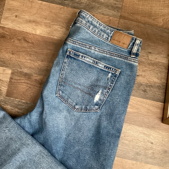 American Eagle Distressed Blue Jeans - Picture 5 of 8